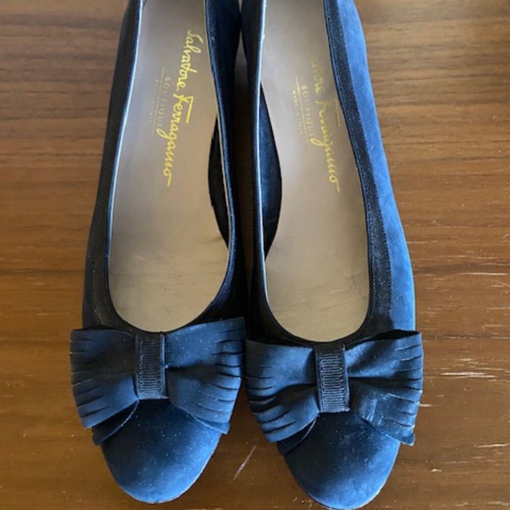 Salvatore Ferragamo Blue Suede Bow Pumps Size 7.5 - 4A